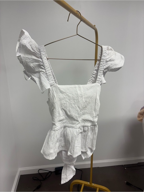 miami Tops - Francesca’s White Ruffle Sleeve Peplum Top - Women